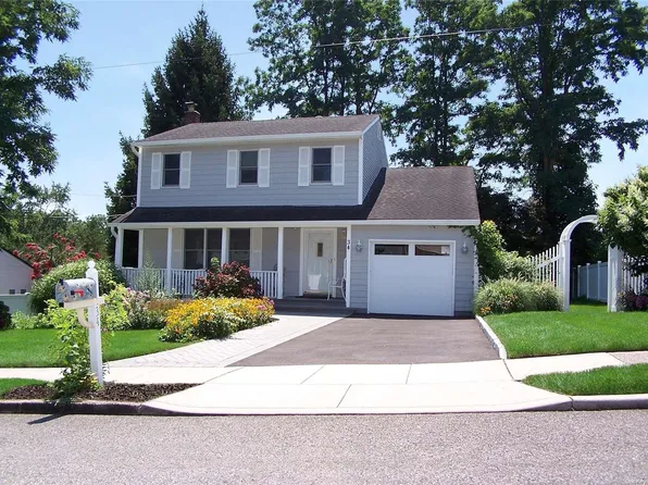 34 Carston Street, Selden, NY 11784
