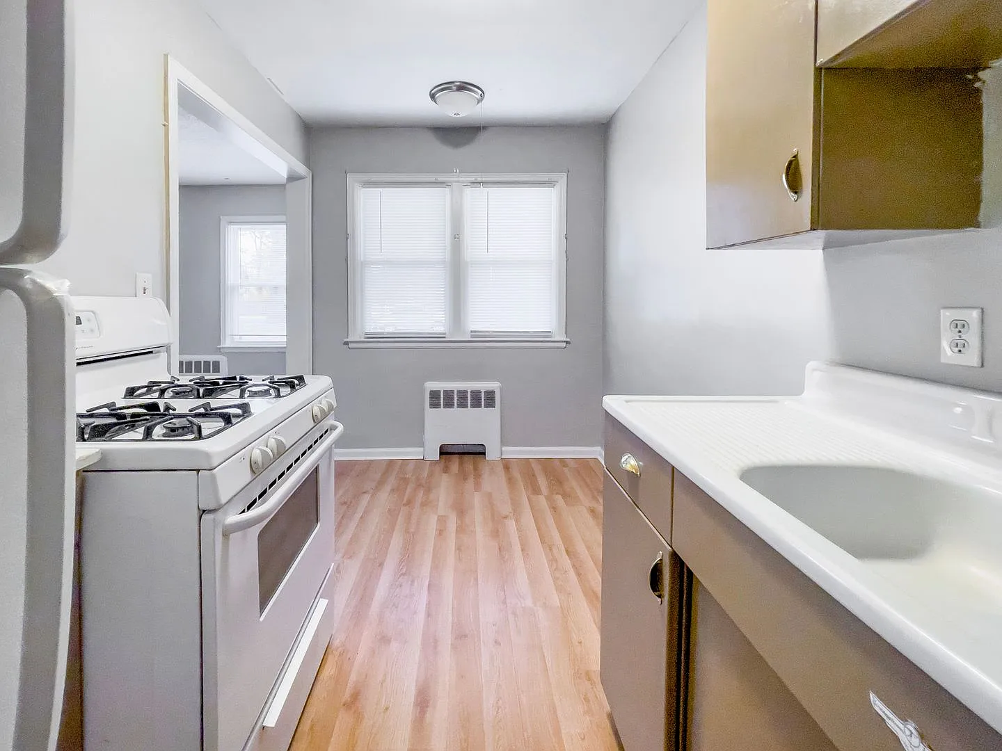 Cozy 1 bedroom, Close to Campus — Photo 2