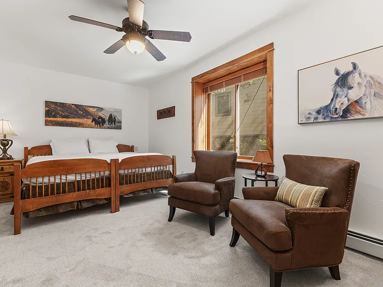 1st Level - Ensuite King or Two Twins Bedroom 4