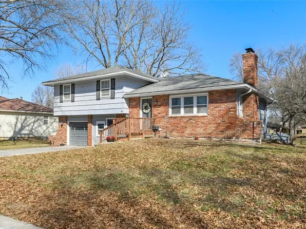 1206 E Willow Dr, Olathe, KS 66061