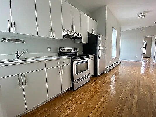 4th image of 144 Bruckner Blvd APT 1B