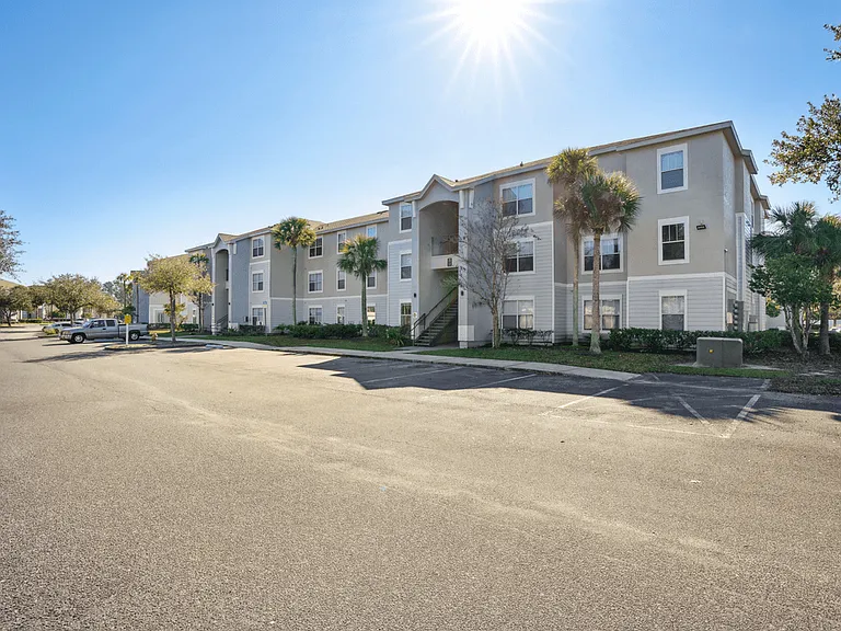 Grande Court Apartments — Photo 21