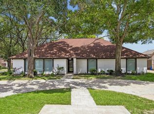 2930 Riata Ln, Houston, TX 77043