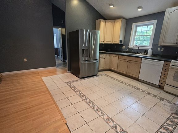 5th image of 124 Evergreen Dr #A