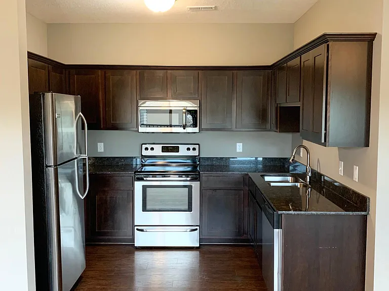 1211 NE Windsor Dr #201 — Photo 3