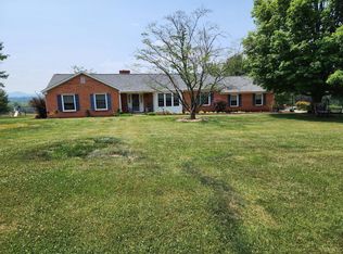 1803 Oakwood St, Bedford, VA 24523