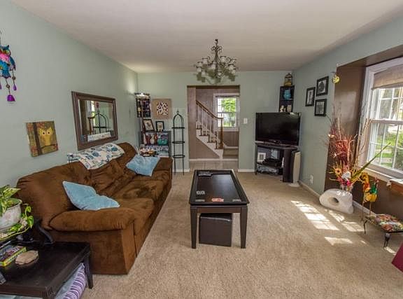3rd image of 125 E Tasher St