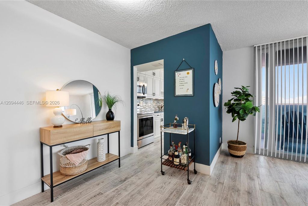 2639 N Riverside Dr APT 806, photo 9