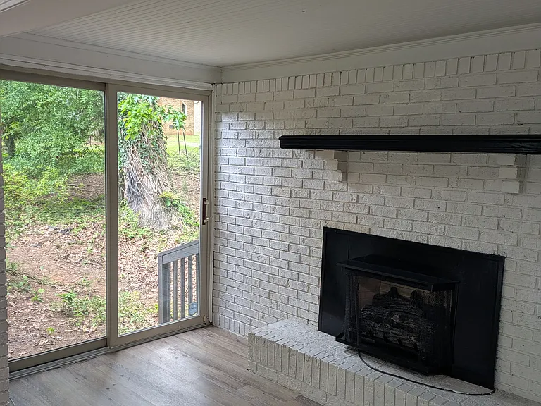 1002 Hemlock Dr — Photo 4