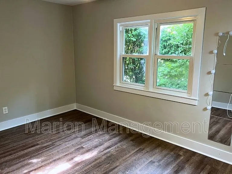 716 N Meridian St — Photo 8