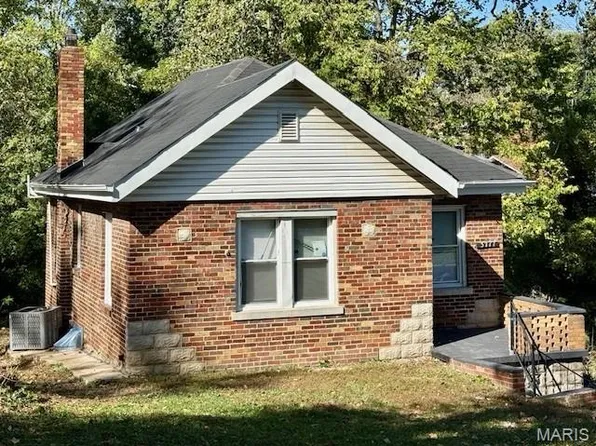 3711 Sylvan Pl, Saint Louis, MO 63121