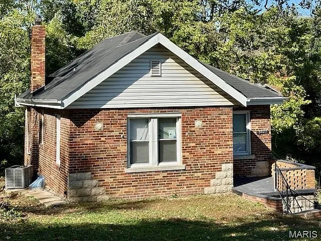 3711 Sylvan Pl photo 1