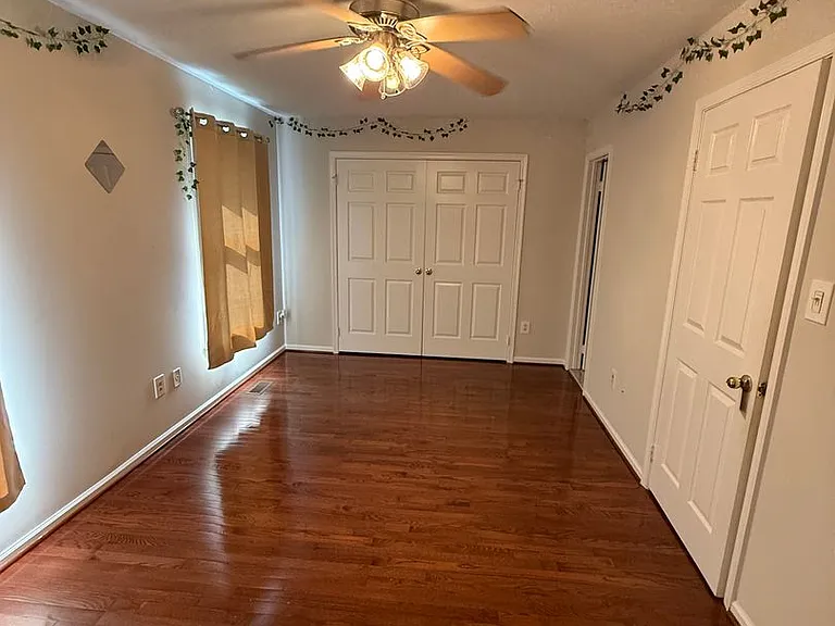 2740 Winston Ct — Photo 17