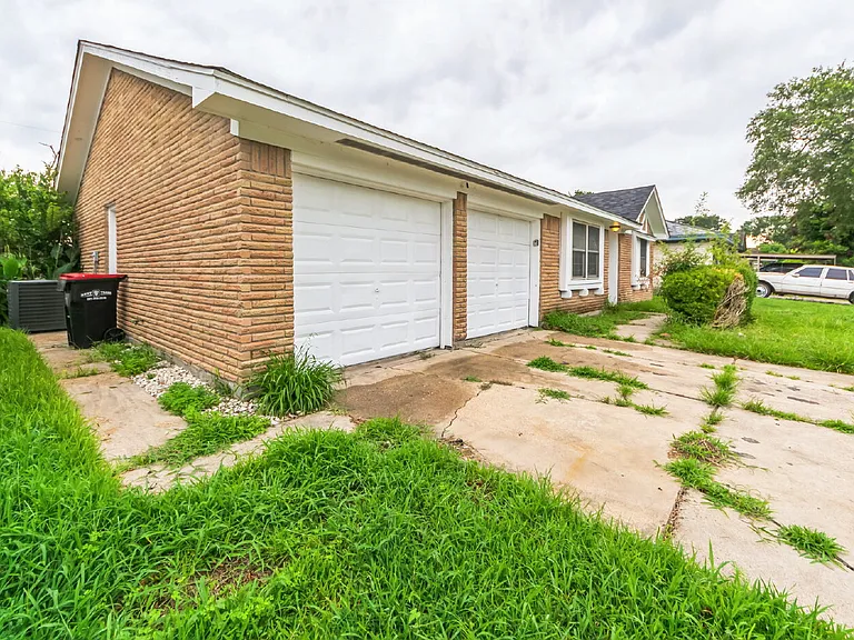 700 Meadowglen Dr — Photo 6