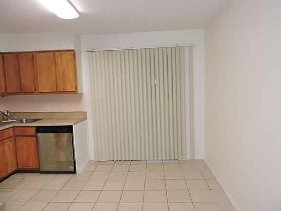 5th image of 2811 Langley Ave APT 110