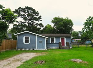 713 S Valderas St, Angleton, TX 77515
