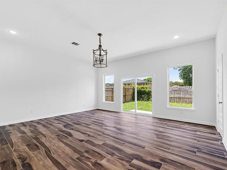8628 Scott St — Photo 15