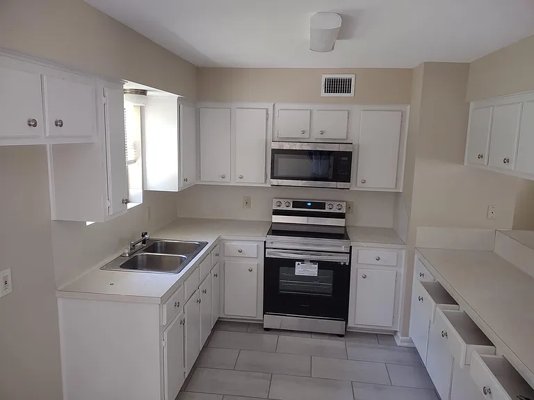 102 Libby Cir — Photo 6