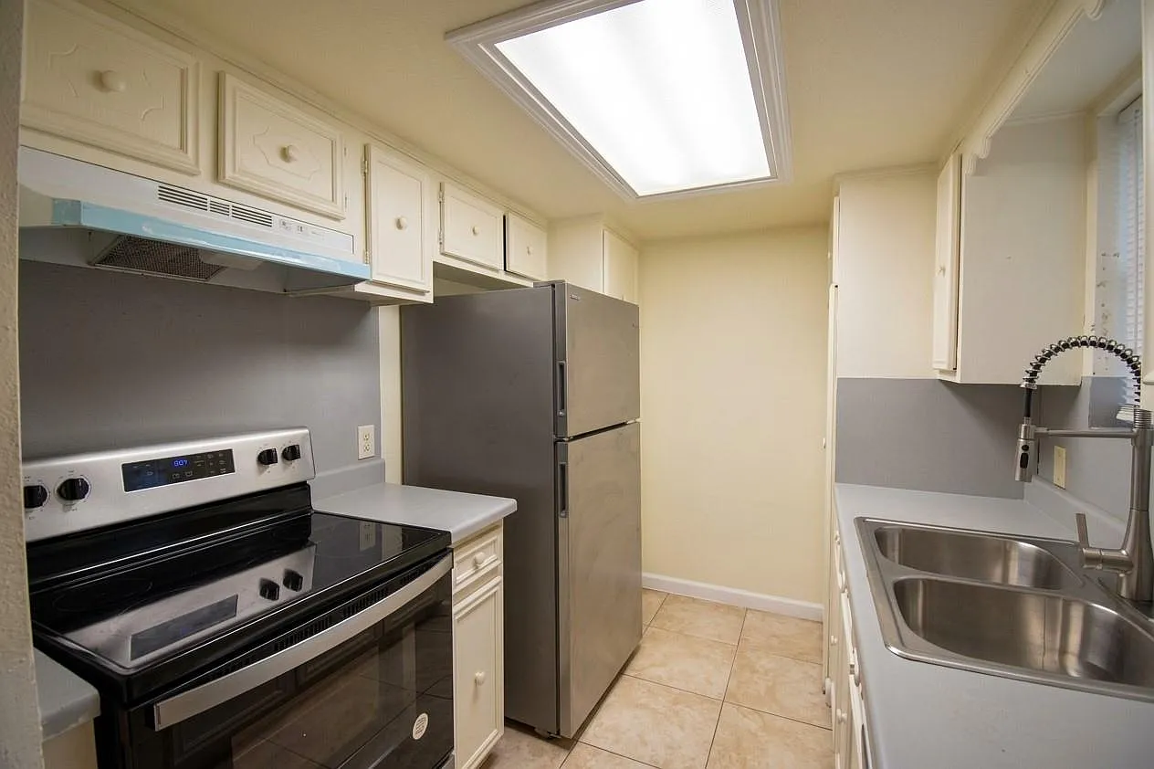 2 bed, 1.5 bath, 1121 sqft, $1,500 — Photo 3