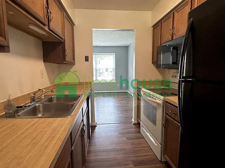 1318 River Birch Run S — Photo 5