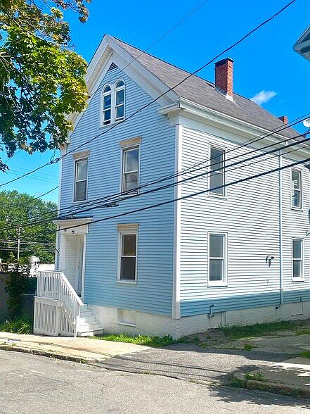 1st image of 23 Hanover St APT 3