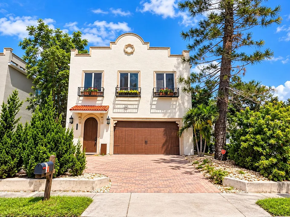 2225 Bahia Vista St