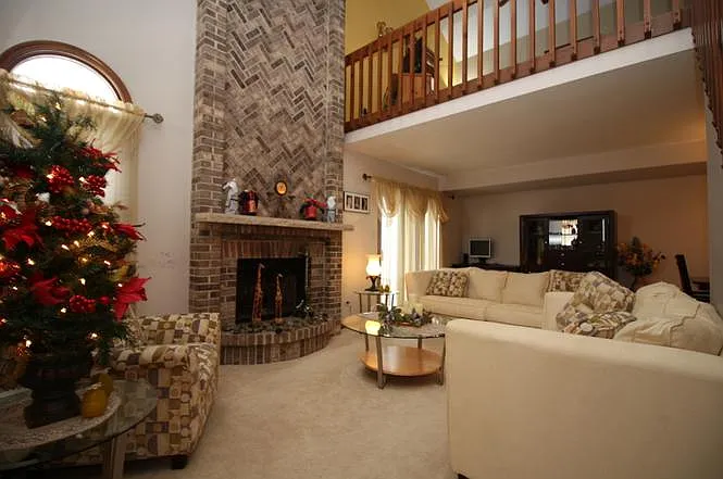 15515 Westminster Dr — Photo 2