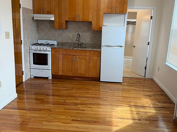 2nd image of 43-45 Sherman Pl #15