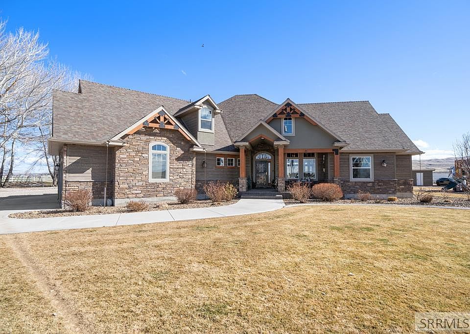 1st image of 52 S Mission Rd