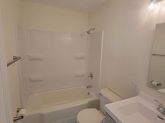 5th image of 929 N 11th St