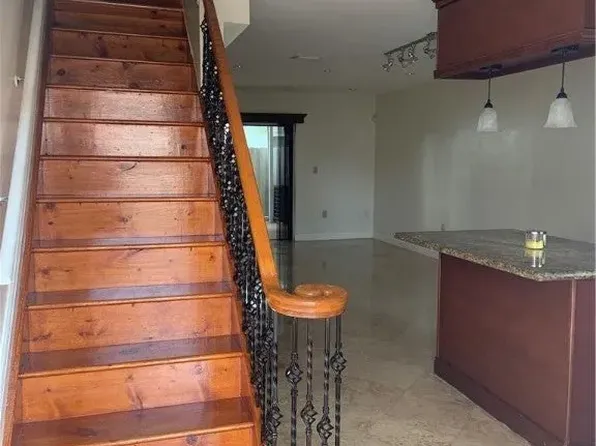 2375 W 74th St, Hialeah, FL