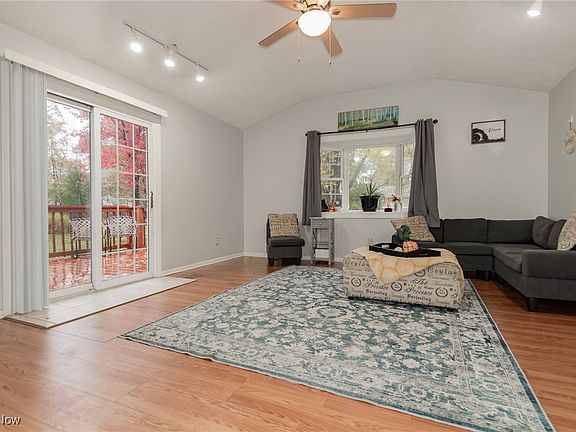 4th image of 30615 Crescent Dr