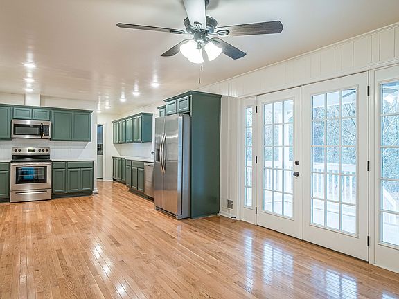 5th image of 640 Riverhill Dr