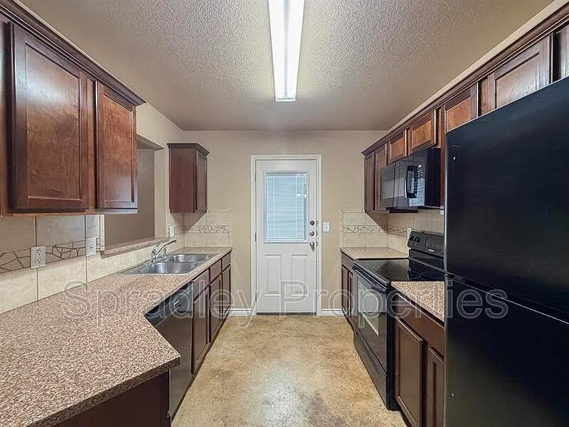 3 bed, 2.0 bath, 1309 sqft, $1,395 — Photo 4