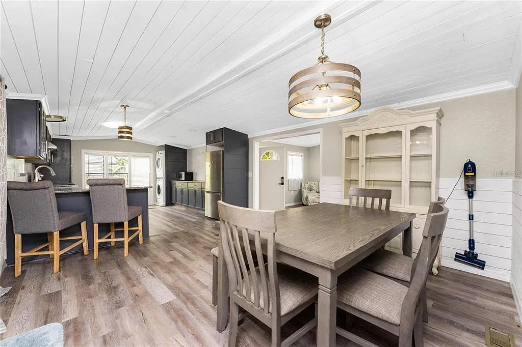 3 bed, 2.0 bath, 1560 sqft, $1,750 — Photo 4