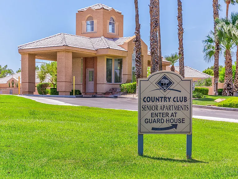 Country Club at The Meadows - 55+ Senior Apartments — Photo 8