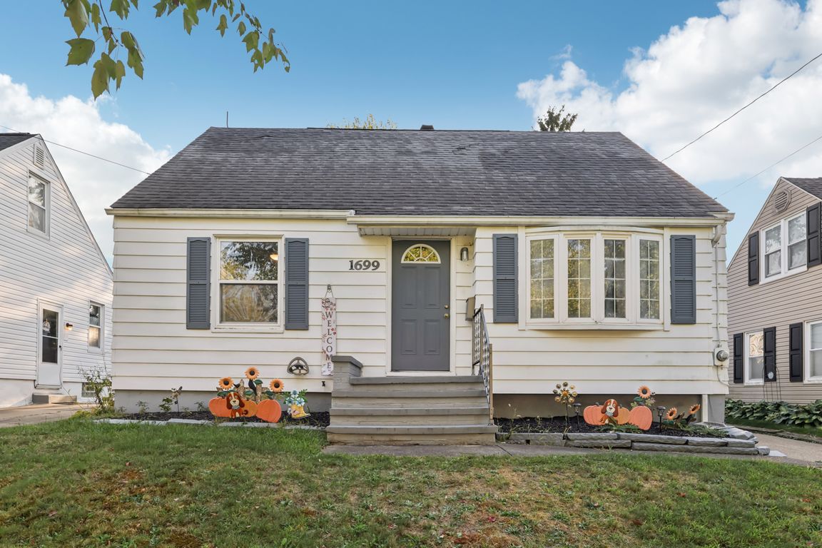 Redwood Ave-S0510-001.jpg