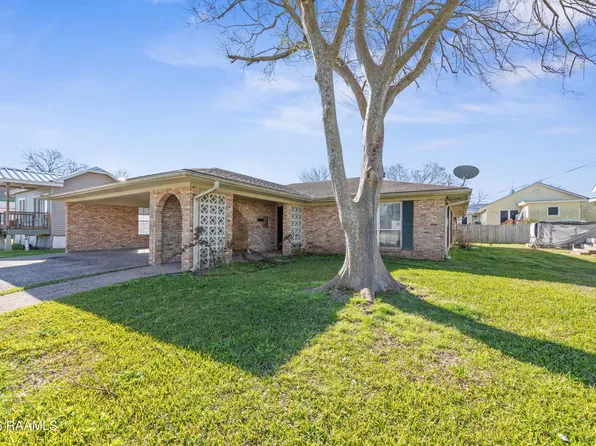 106 E Church St, Delcambre, LA 70528