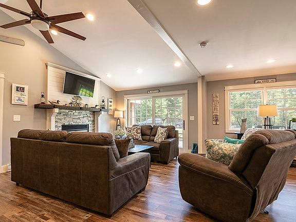 3rd image of 347 Mirror Lake Dr