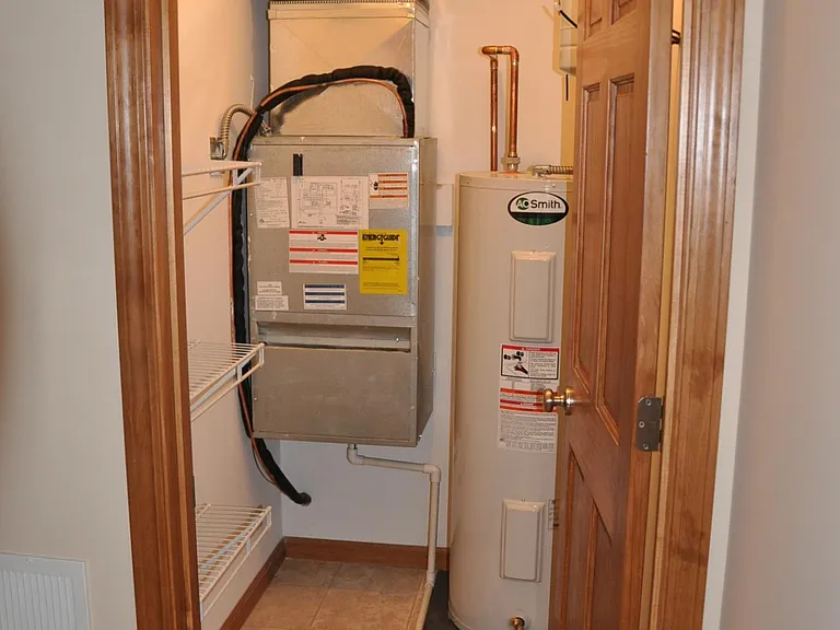 4827 Crown Point Pl #B — Photo 14