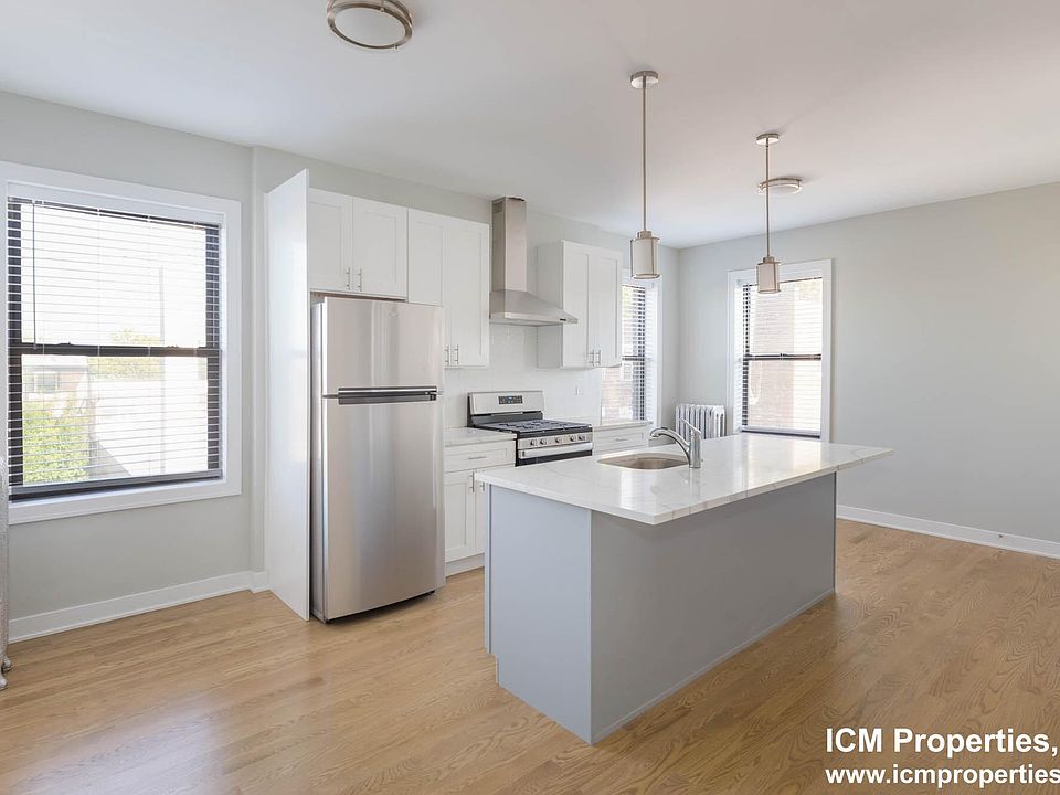 1st image of 4420 N Seeley Ave #3