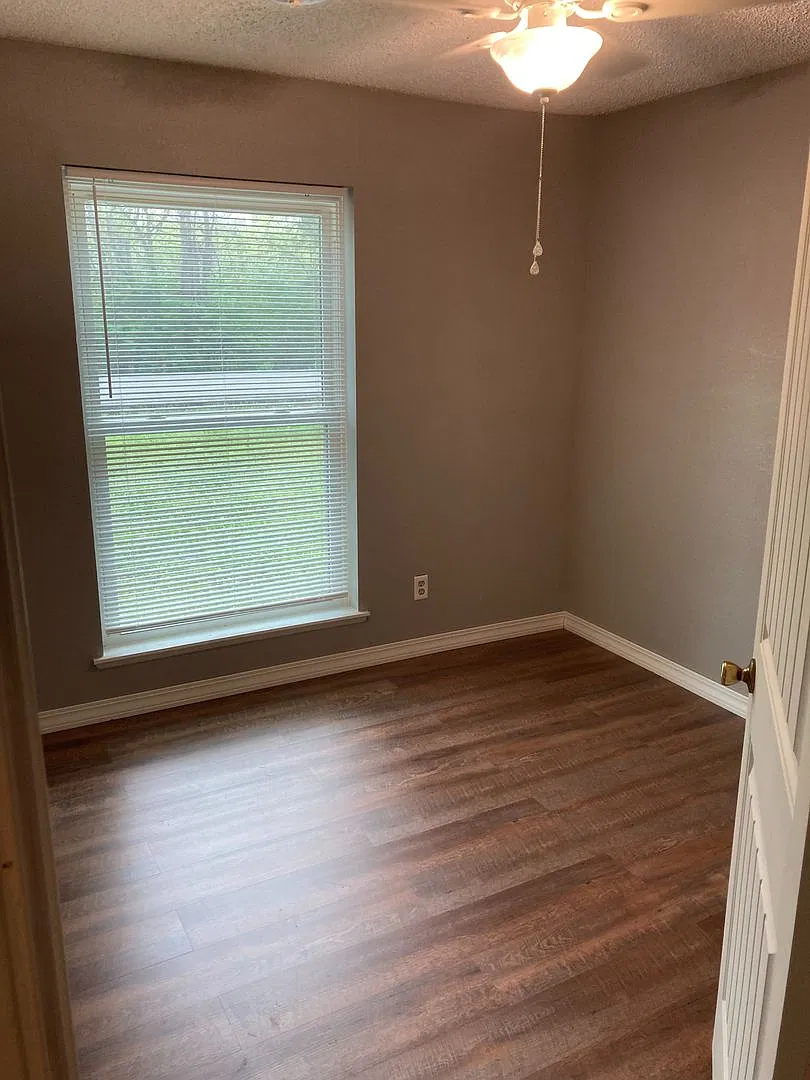 Pre-Leasing - June 6, 2027 - Modern Style Home Minutes From Campus And Downtown Fayetteville — Photo 4