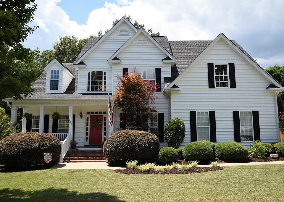1st image of 384 Bloomsbury Cir