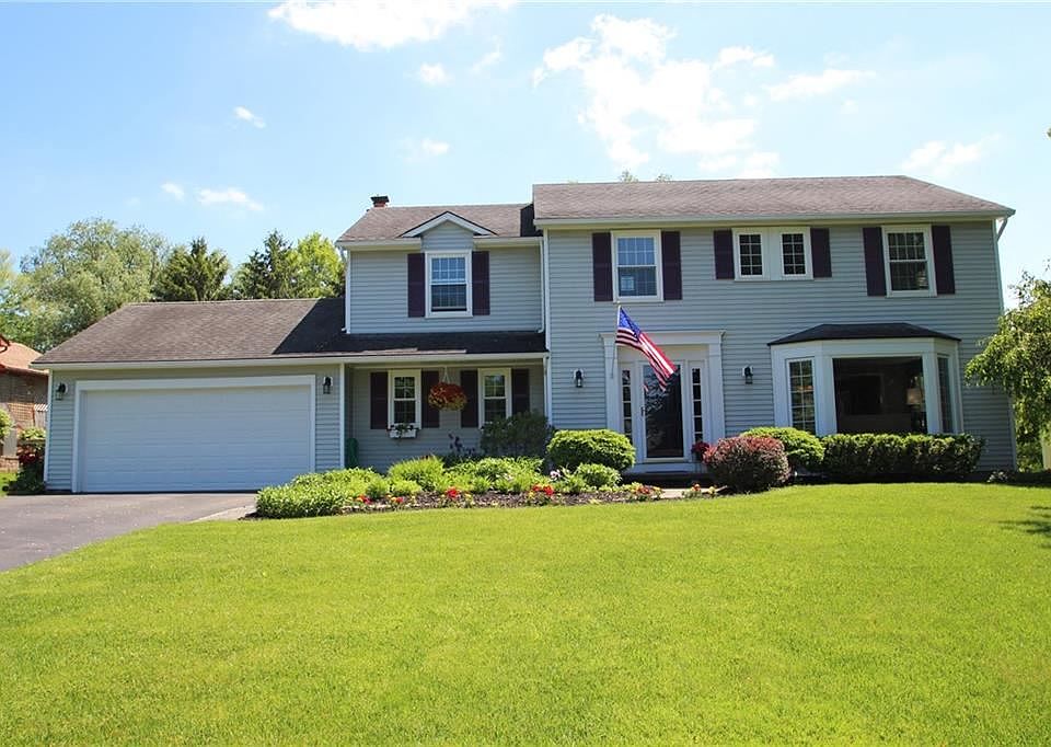 1st image of 10 Simsbury Ln