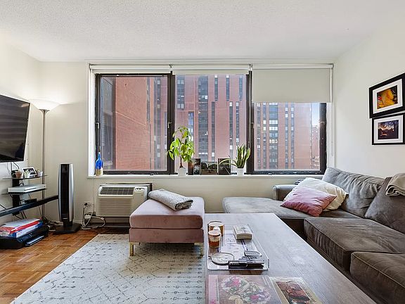 4th image of 1623 3rd Ave APT 10G