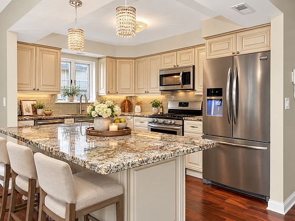 4th image of 1470 Jefferson St APT 308