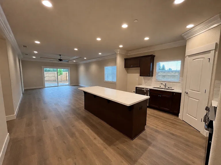 5449 Thumb Rock Rd — Photo 2
