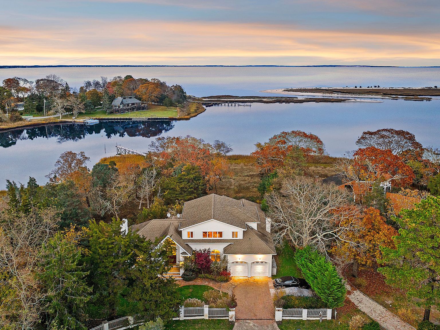 16 Duckwood Ln, Hampton Bays, NY 11946 Zillow