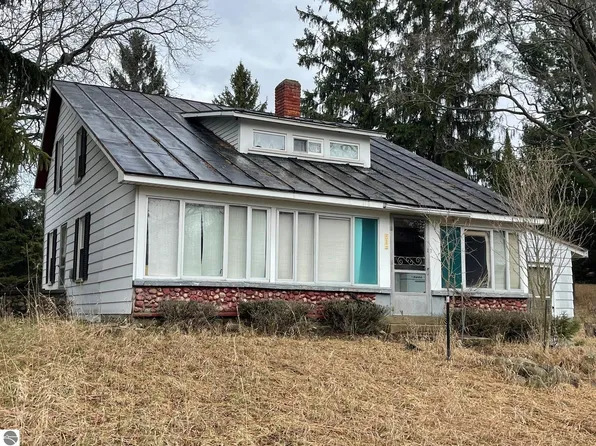 6384 Farrell Rd, Central Lake, MI 49622