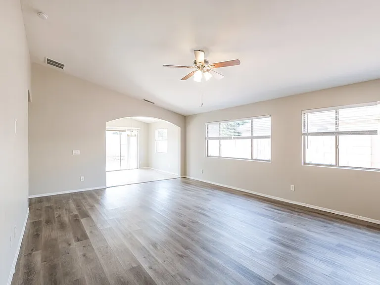 2710 S 108th Ave — Photo 4